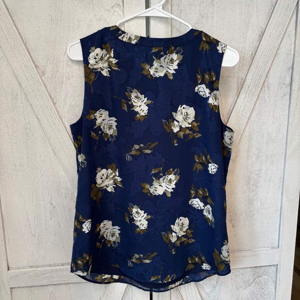Talbots Floral Sleeveless Top Women’s Medium Tie Neck Navy Blue Blouse Office - Picture 2 of 10